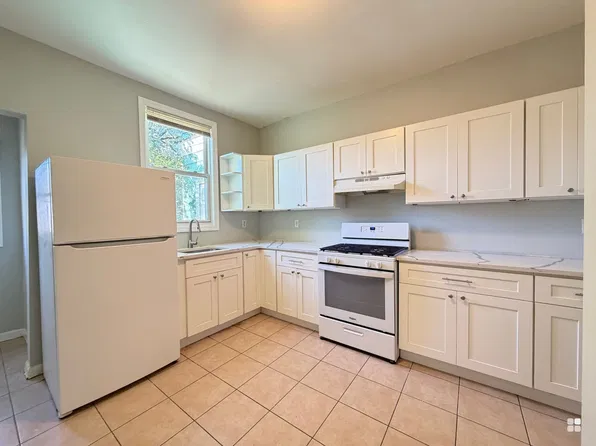 109 Claremont Ave Floor 2, Jersey City, NJ 07305