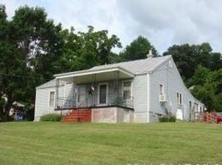 55 1st St, Staunton, VA 24401