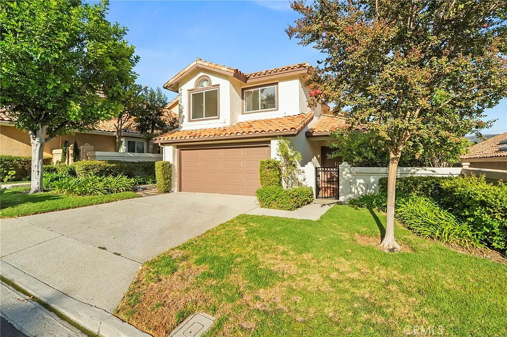 3 bed, 2.5 bath, 2091 sqft, $6,700 — Photo 3