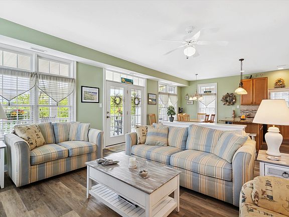 4th image of 1326 Central Ave #2