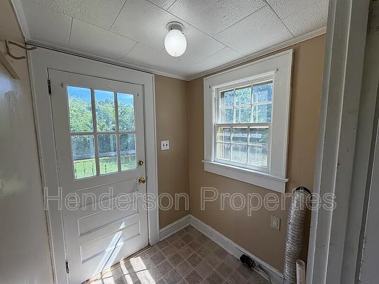 638 Salisbury Rd — Photo 6