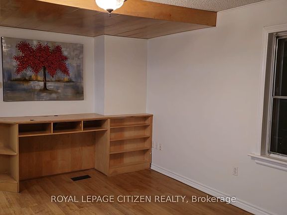 3rd image of 90 Mill St W