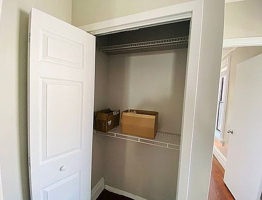 4th image of 218 6th St #18