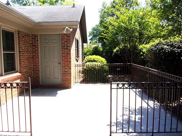 522 N Jones Ave — Photo 15