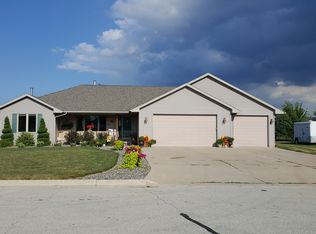 1722 Pine Tree Ln, Luxemburg, WI 54217