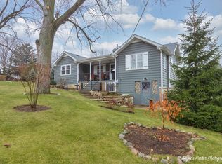 28 S School St, Cary, IL 60013