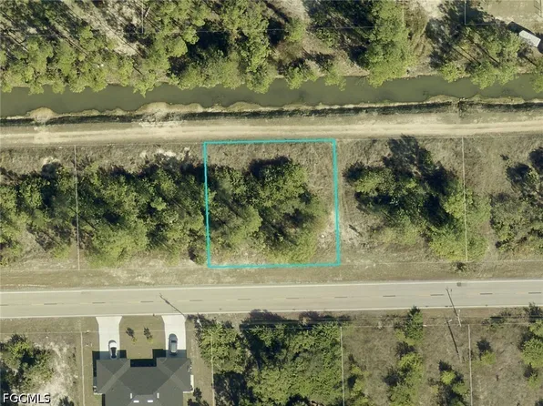 1331 E 12th St, Lehigh Acres, FL 33972