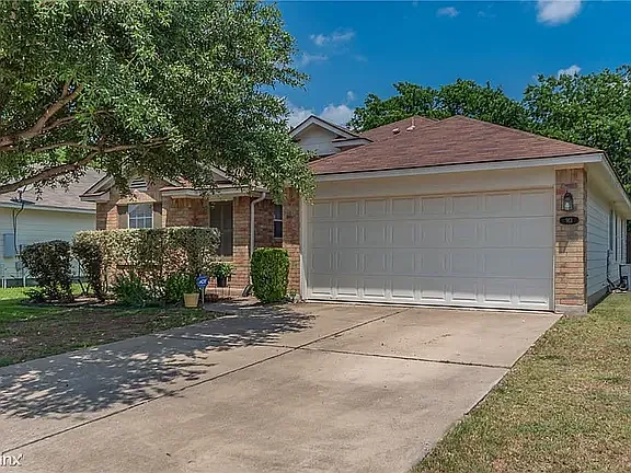4 bed, 1740 sqft, $1,950 — Photo 2