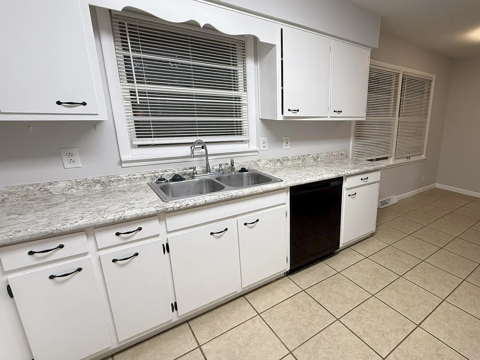 5 bed, 2090 sqft, $1,950 — Photo 4