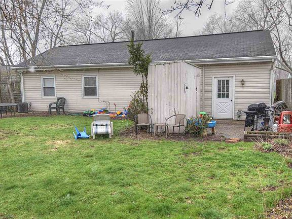 5th image of 240 Parker Ave