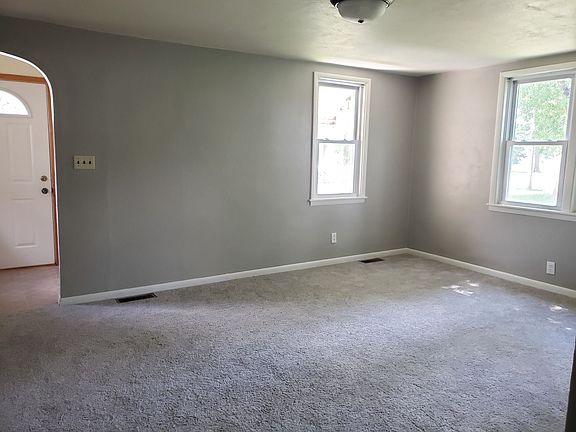 3rd image of 53 31st Ave N