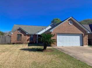 124 Lasso St, Angleton, TX 77515