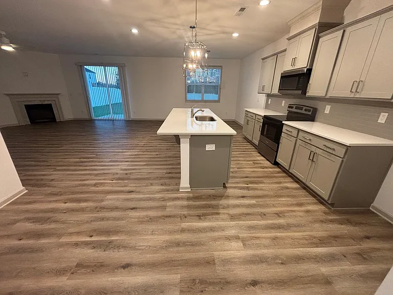 332 Everette Ave — Photo 4