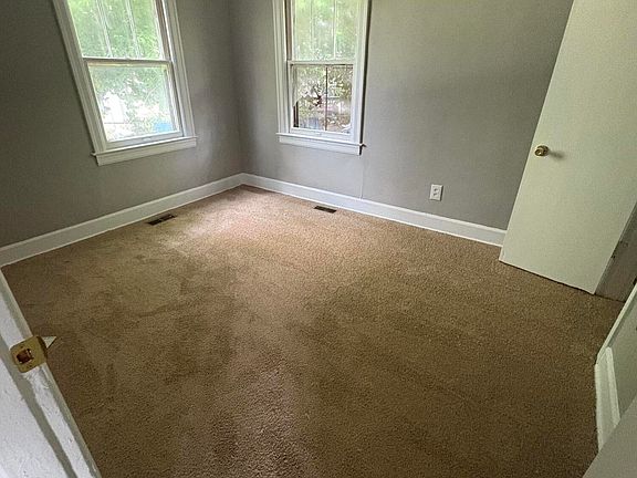 5th image of 1120 Sparks Rd