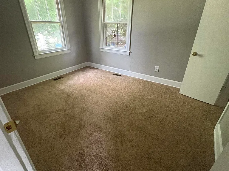 1120 Sparks Rd — Photo 5