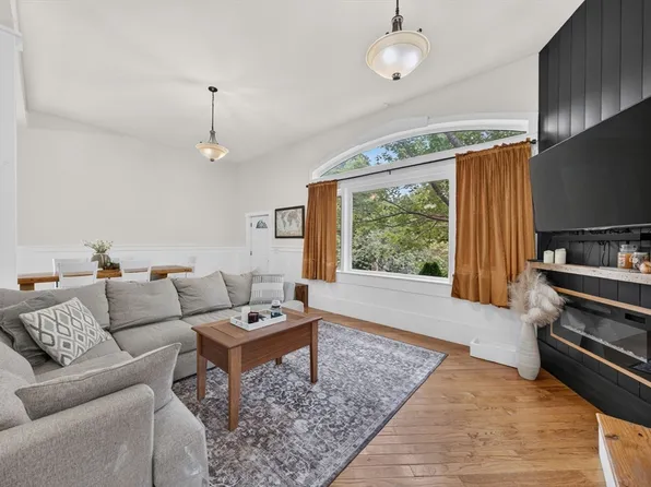 24 Mayflower Dr, Plymouth, MA 02360