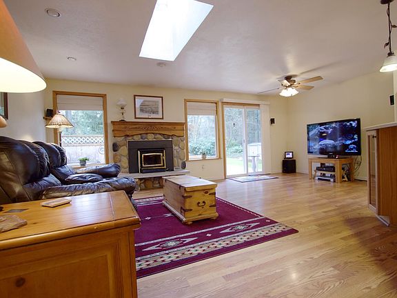 3rd image of 13920 103rd Avenue Ct NW