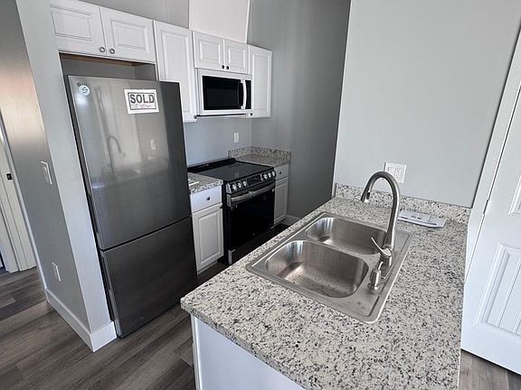 2nd image of 366 Peters Dr #3