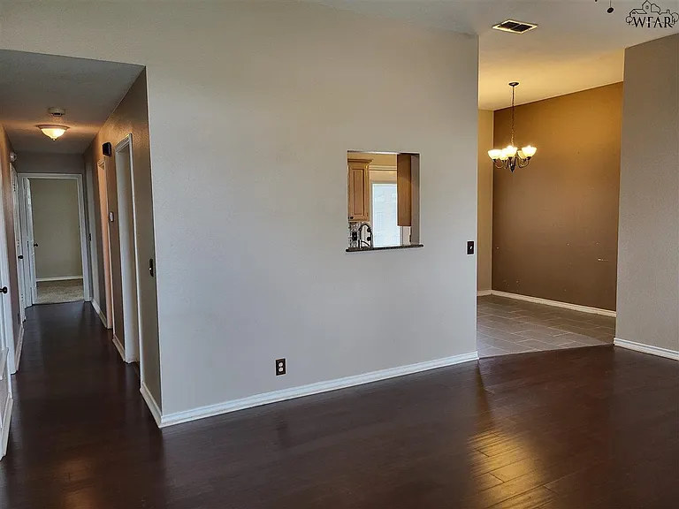 404 Swenson St — Photo 3