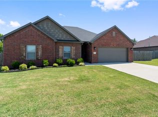 670 Harrison St, Pea Ridge, AR 72751