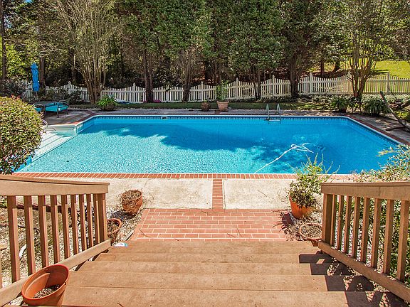 3rd image of 152 Sweetbay Dr