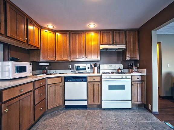 4th image of 3200 E Jackson Blvd