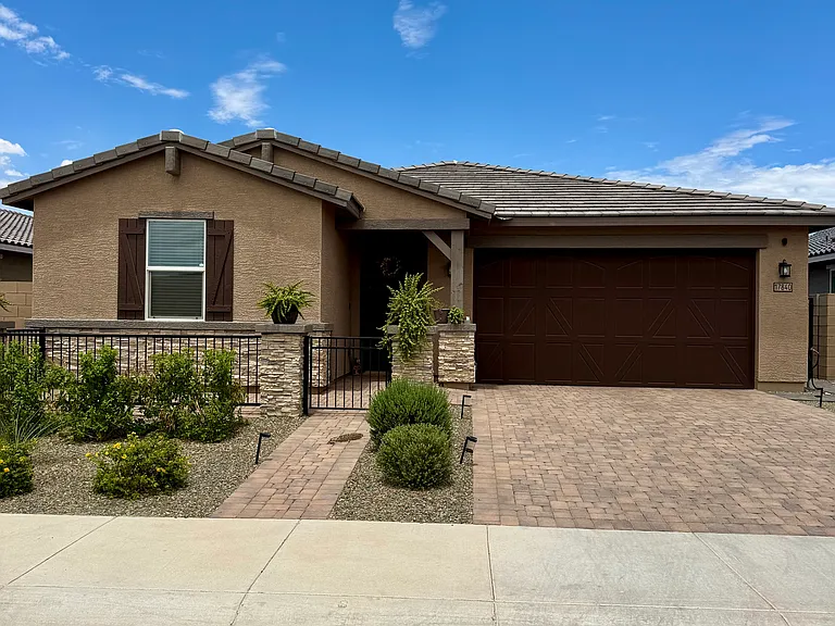17840 W Pierson St — Photo 2