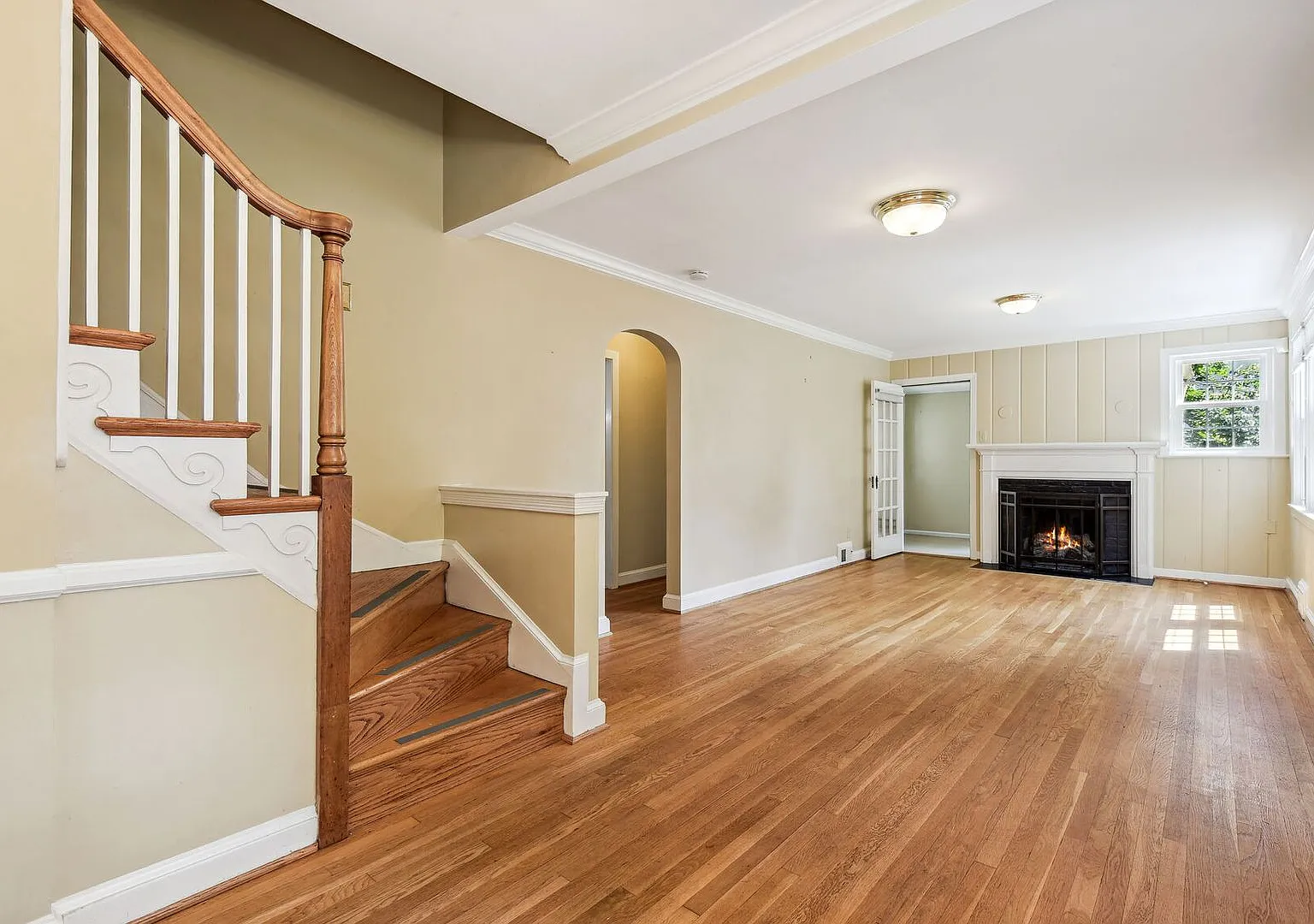 Spacious 4br Cape Cod In Prime Bethesda Location - Available Now! — Photo 2