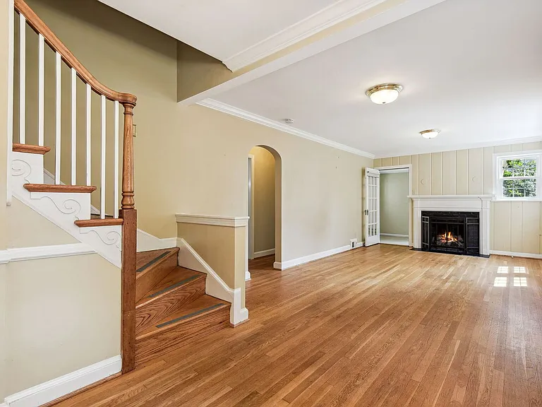 5203 Elsmere Ave — Photo 2