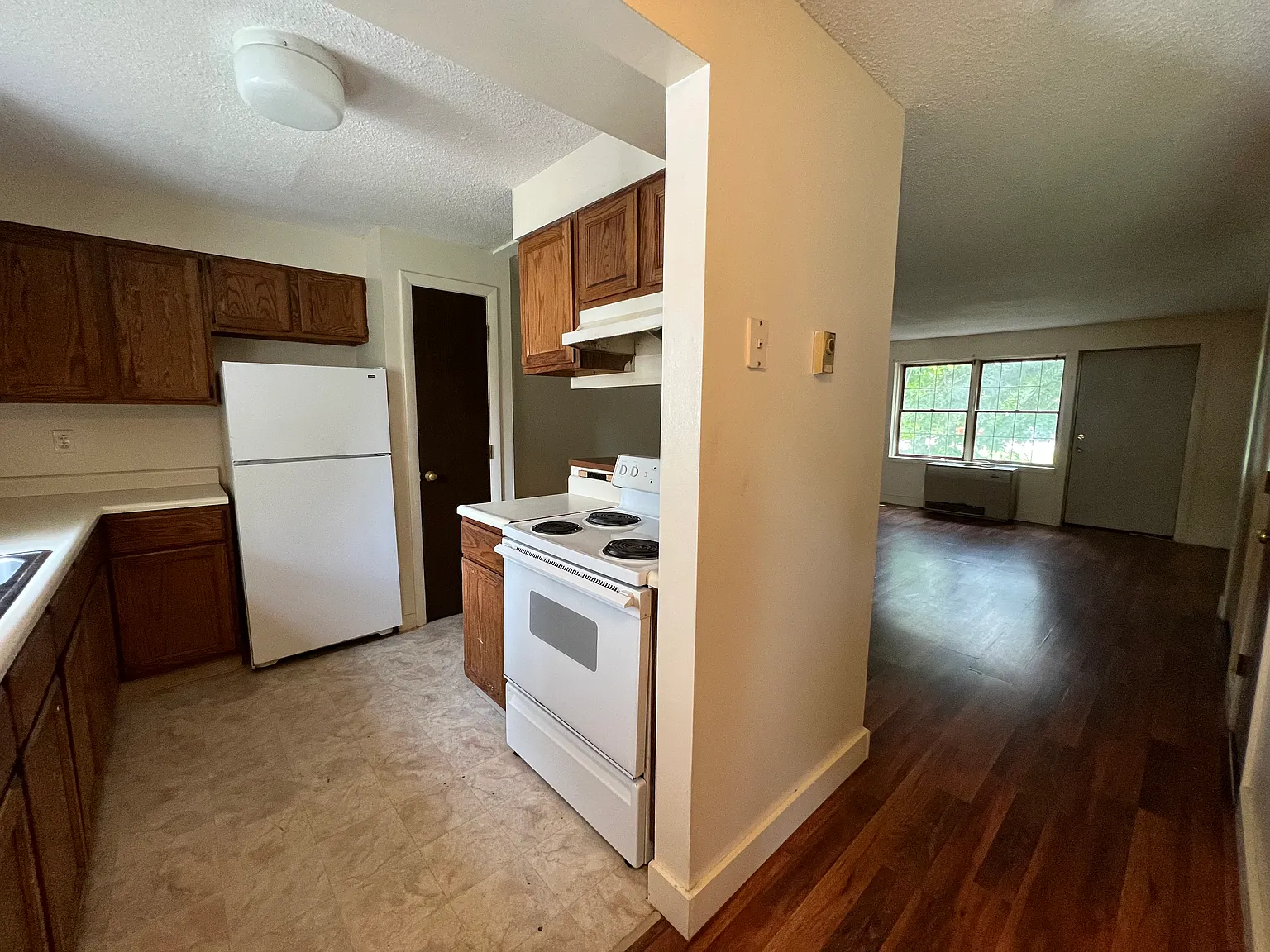 3 bed, $1,950 — Photo 2
