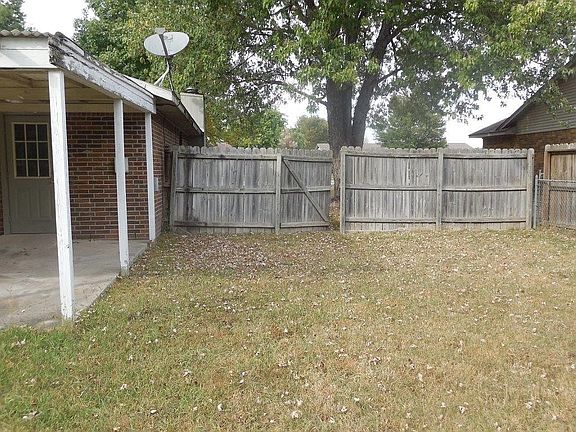 BACK YARD  PARKING & GATE 