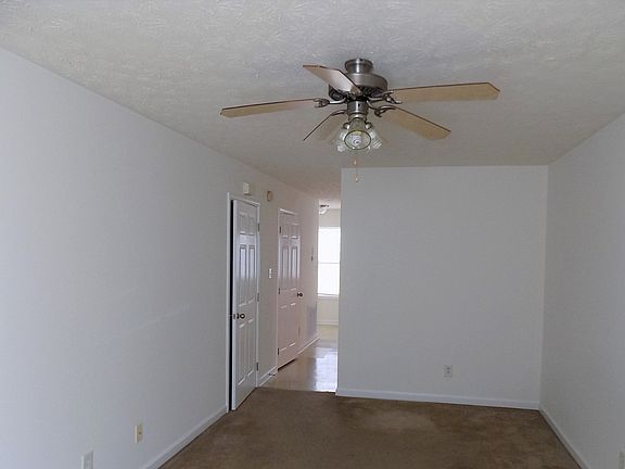 3rd image of 809 Oak Arbor Ct APT 1