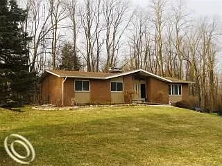 8768 N Christine Dr photo 1