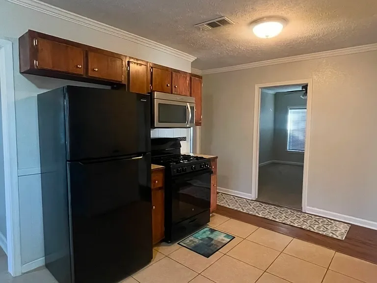 2052 N Robison Rd — Photo 4