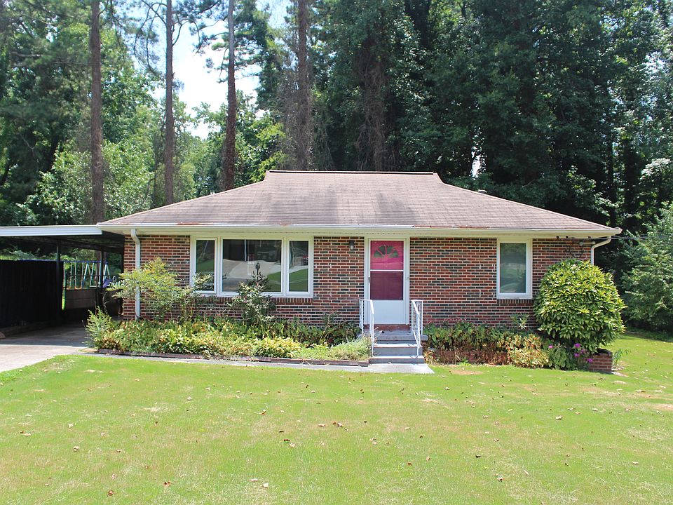 2nd image of 866 Daniell Dr SE