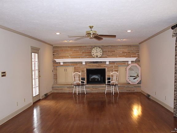 2nd image of 609 Starlight Dr