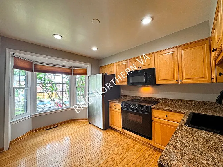 566 Windover Ave NW — Photo 8
