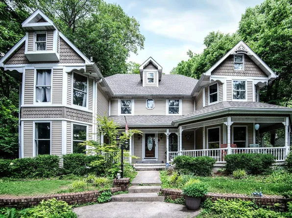 101 Hendron Hills Dr, Vincennes, IN 47591