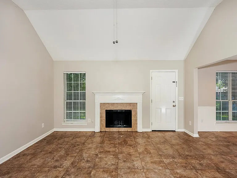 8028 Rockhampton Cir — Photo 4