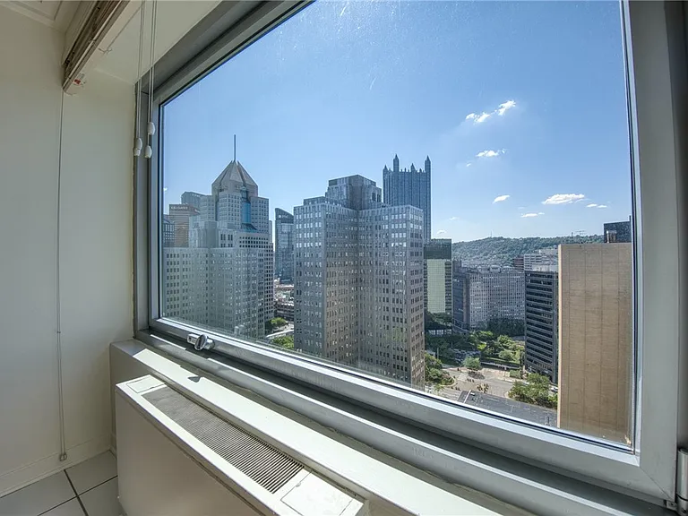 320 Fort Duquesne Blvd #26N — Photo 15