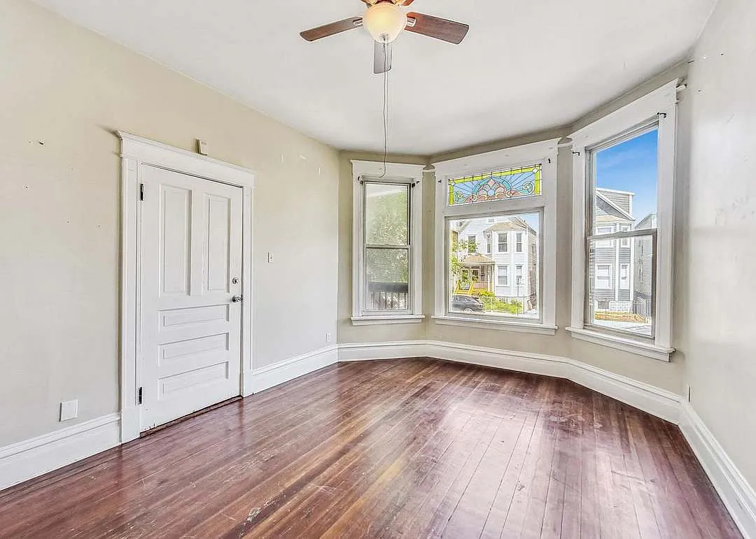 3 bed, 1100 sqft, $2,400 — Photo 3