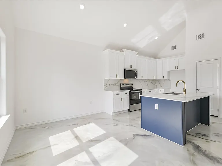 16922 W Forrestal — Photo 14