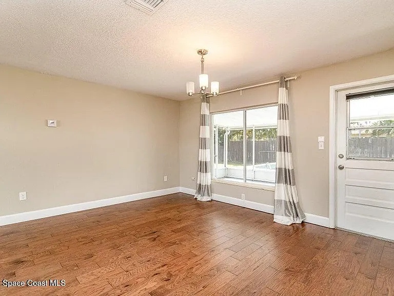 239 Glenwood Ave — Photo 6