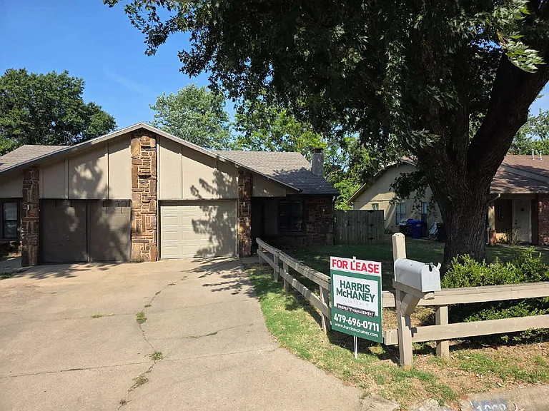 1008 Turtle Creek Dr — Photo 1