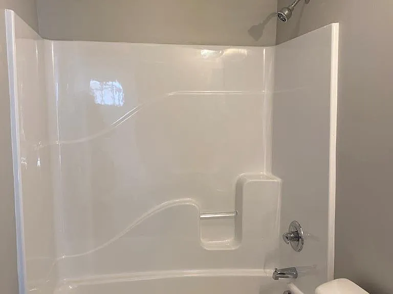 1135 Veterans Dr — Photo 10