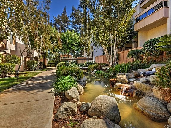 5th image of 17130 Burbank Blvd Unit 301