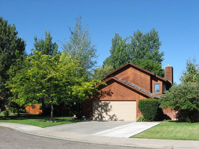1st image of 2736 Waterford Ct