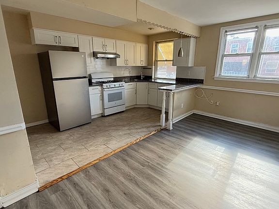 5th image of 2270 Saint Vincent St