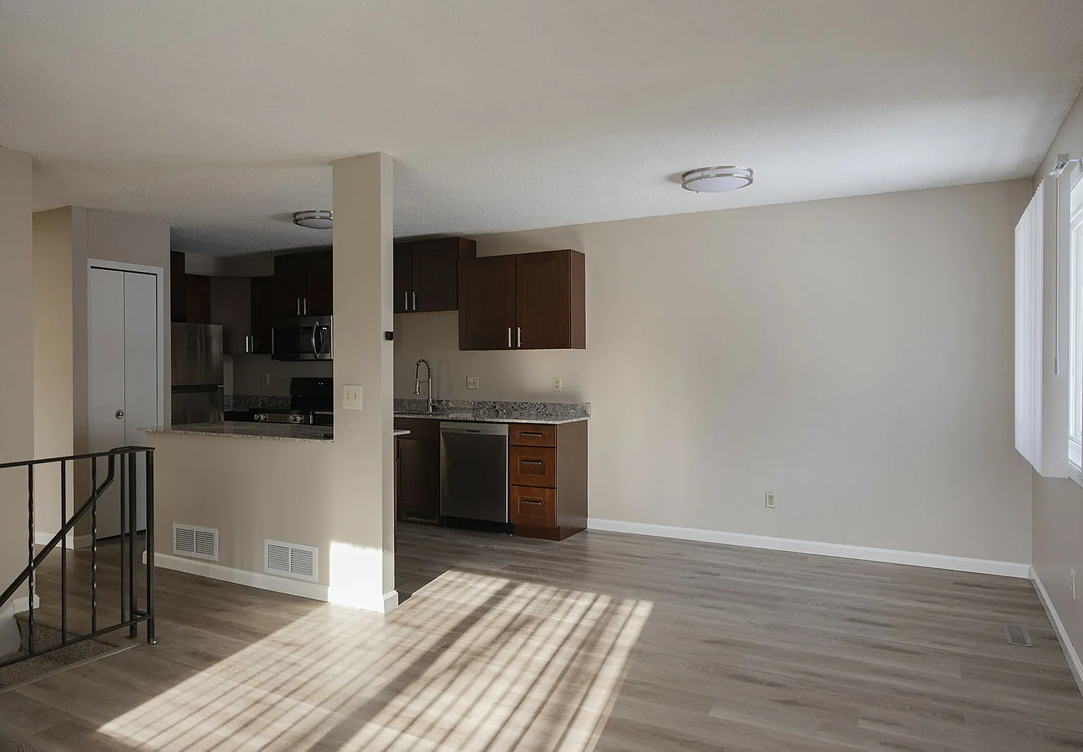 Court Place Townhomes — Photo 4