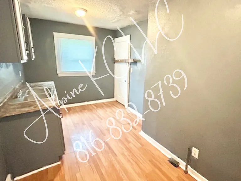 4943 Highland Ave — Photo 2
